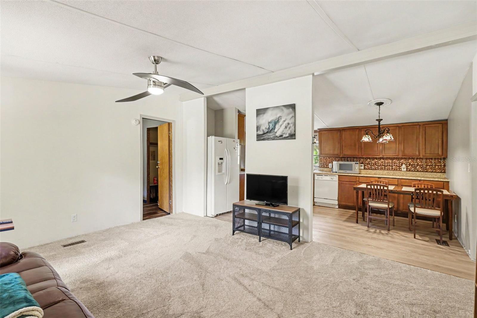 10239 Lyons Ave Property Photo 12