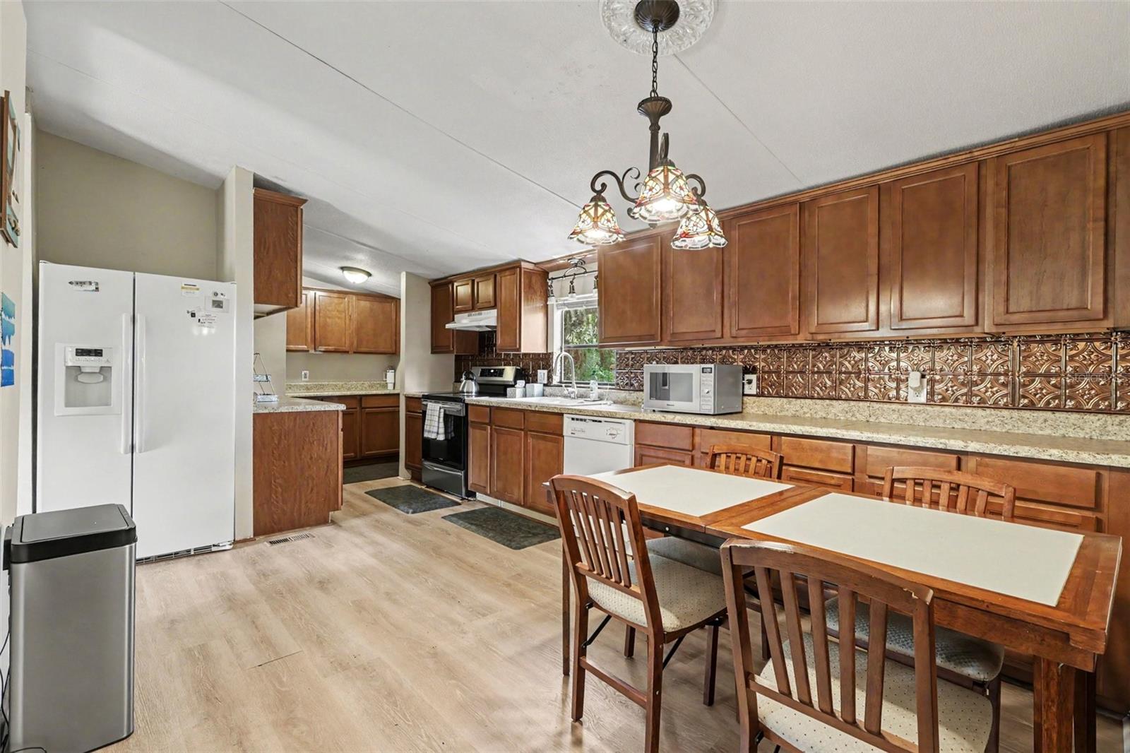 10239 Lyons Ave Property Photo 14