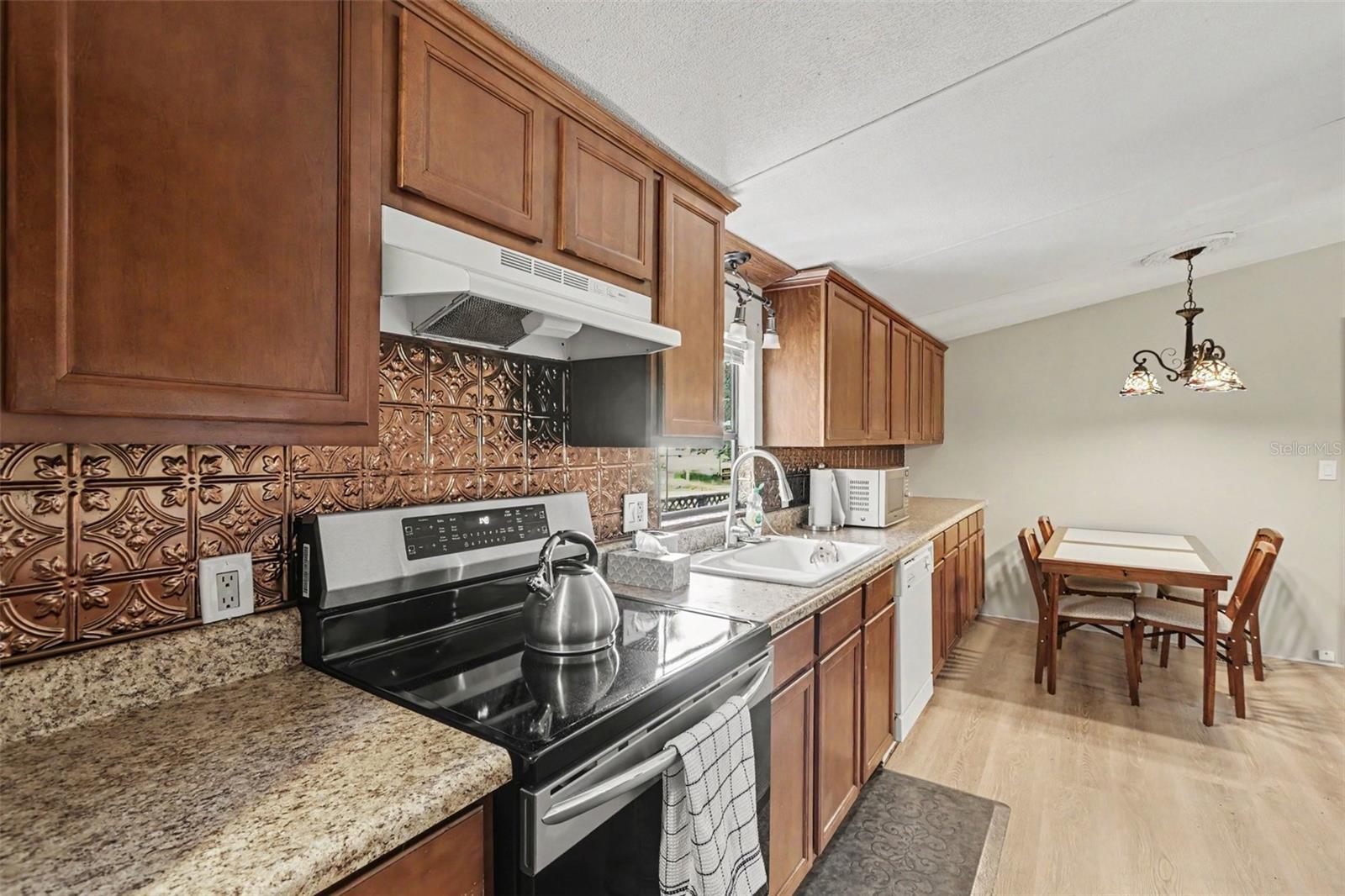 10239 Lyons Ave Property Photo 15