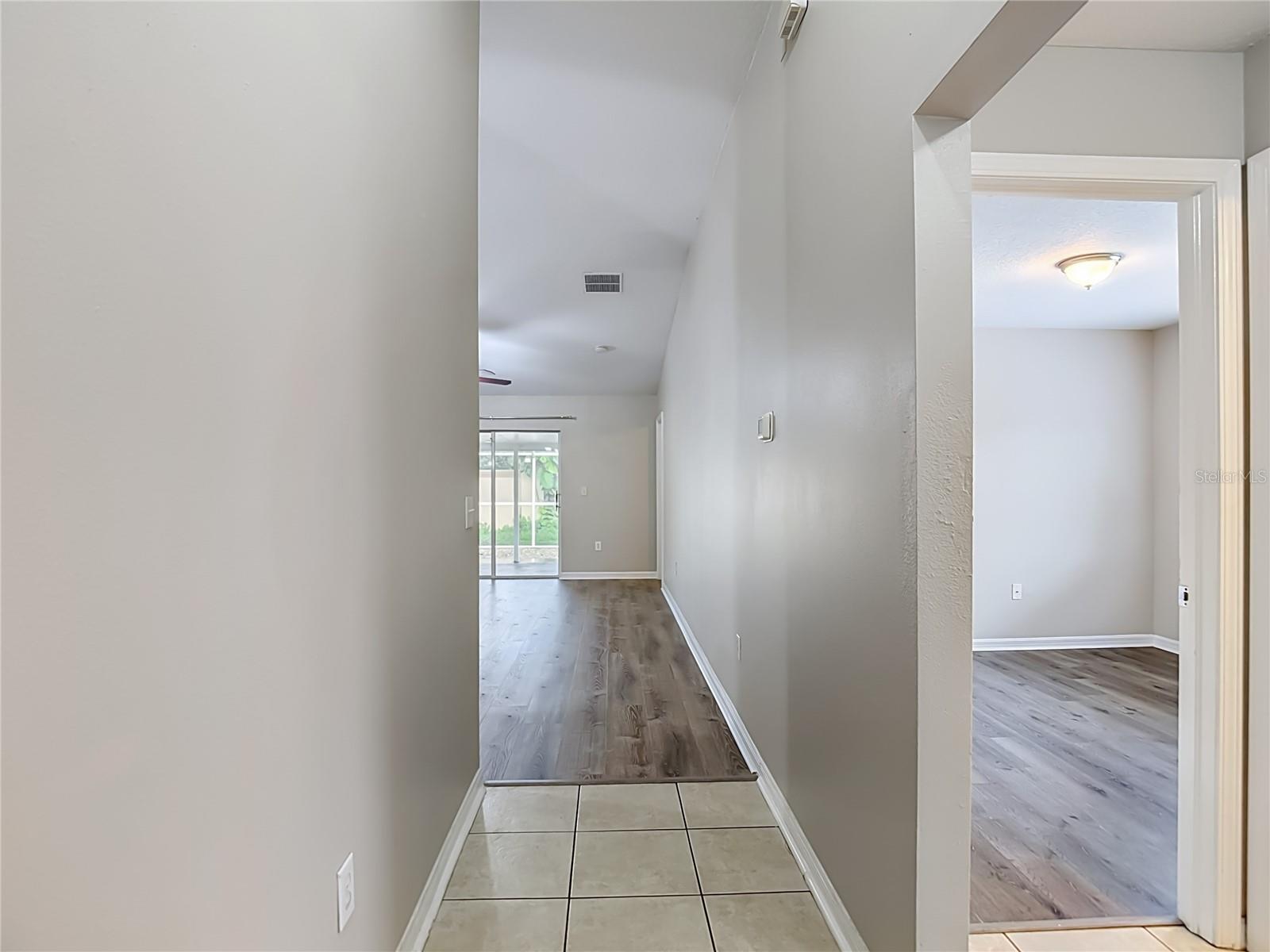 1129 Conch Ct Property Photo 4