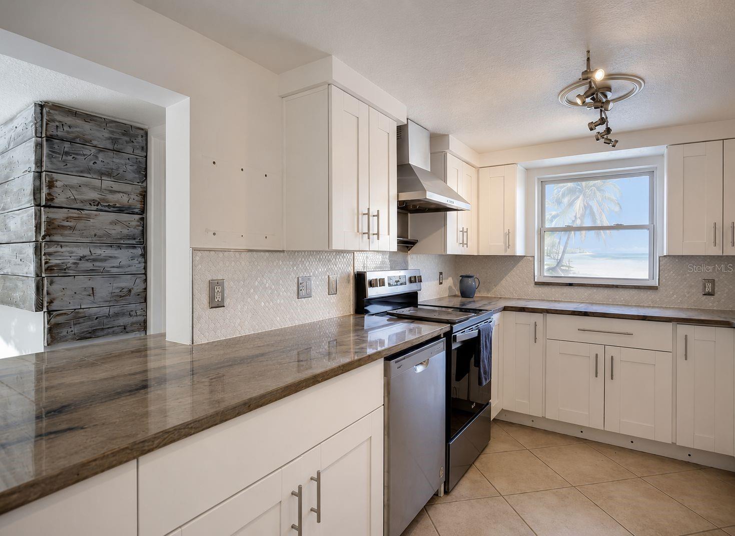 TB8531647 Property Photo 3