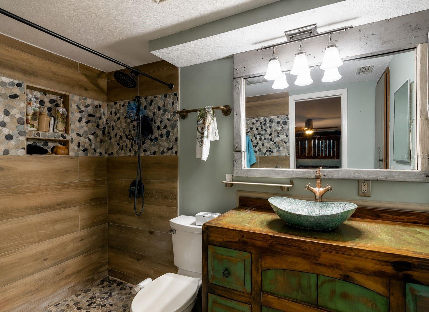 TB8531647 Property Photo 5