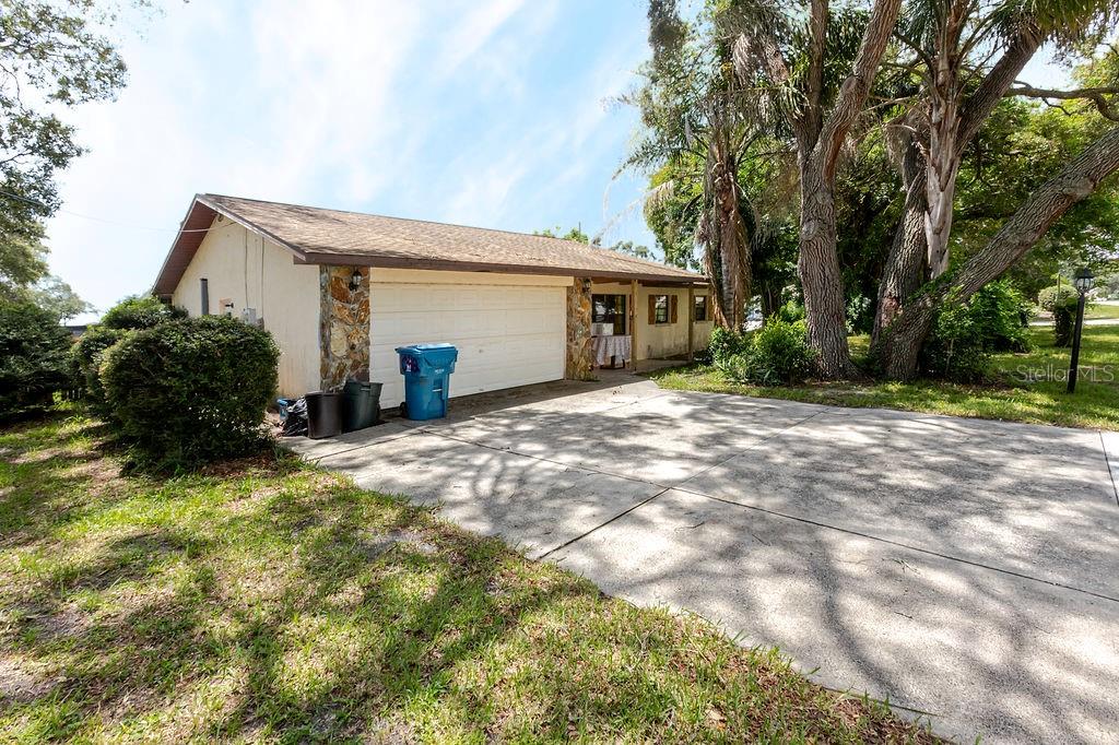 1042 Tryon Cir Property Photo 3