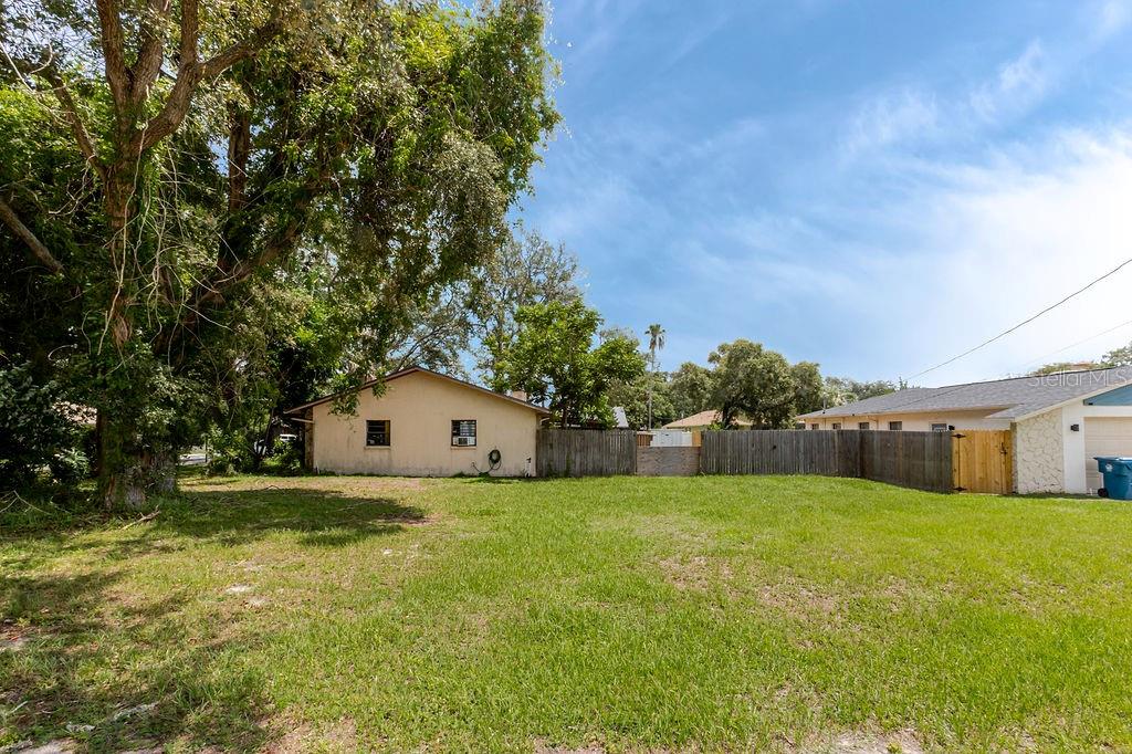 1042 Tryon Cir Property Photo 6