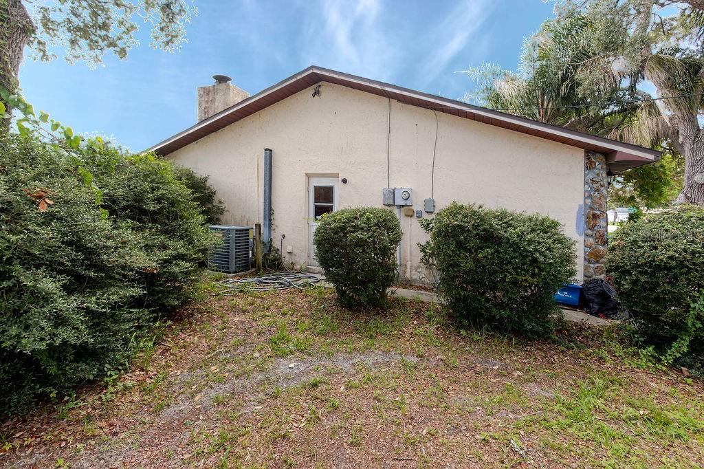 1042 Tryon Cir Property Photo 26