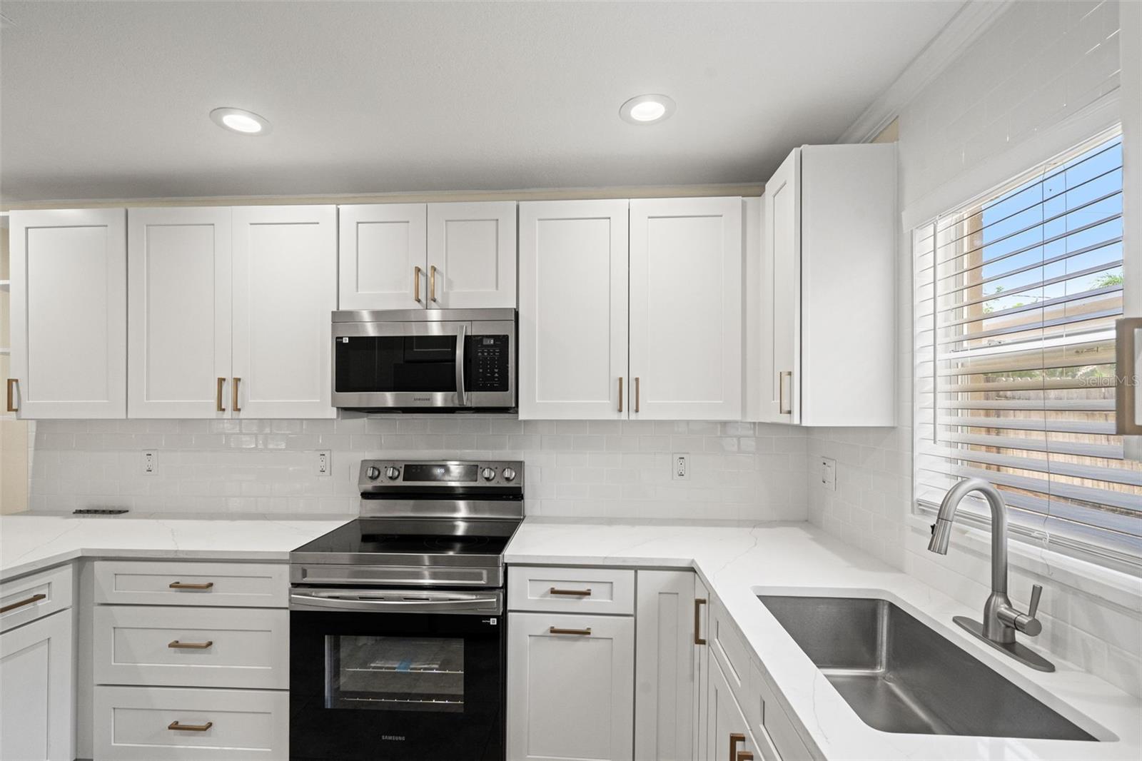 4247 Helena St Ne Property Photo 15