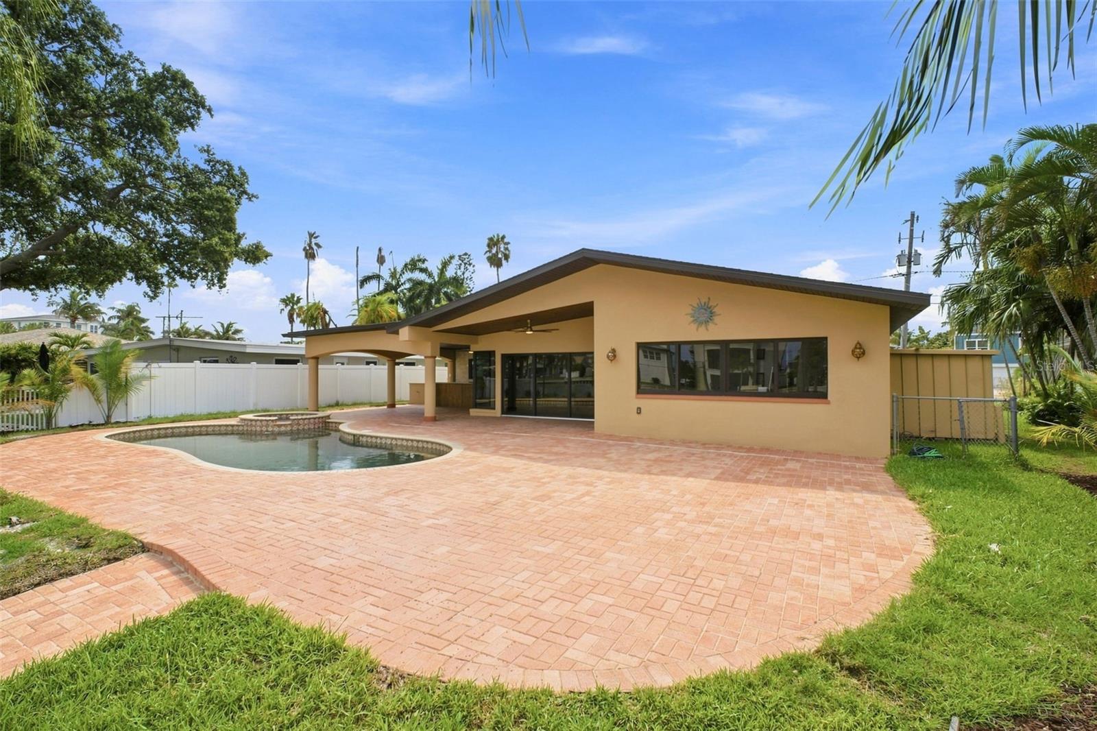 15918 Redington Dr Property Photo 48