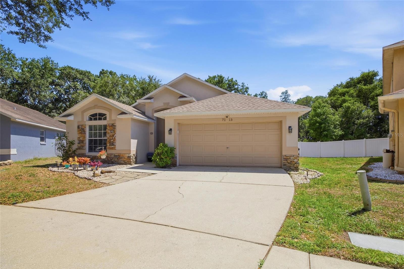 7113 Colony Pointe Dr Property Photo 3