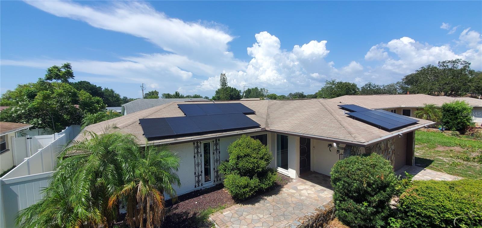7438 Lake Forest Cir Property Photo