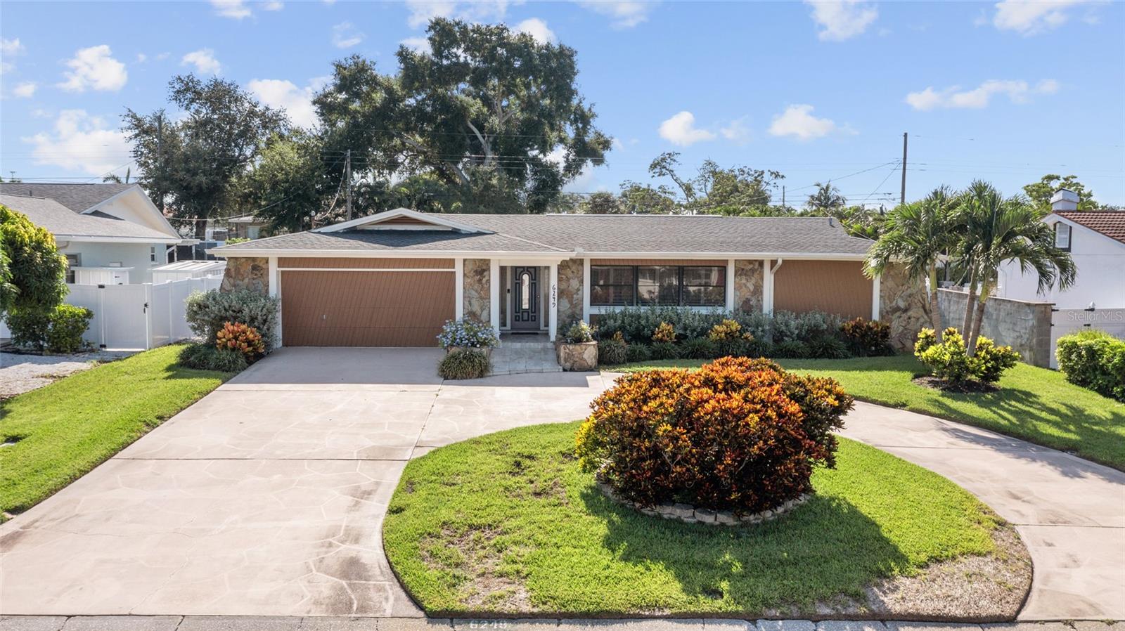 6249 Hillside Ave Property Photo