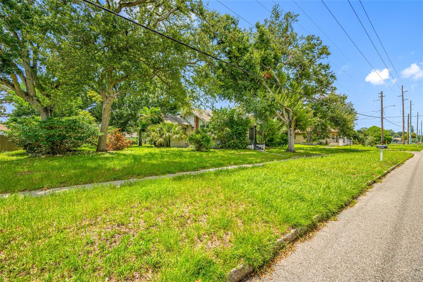 2208 N Lincoln Ave Property Photo 1