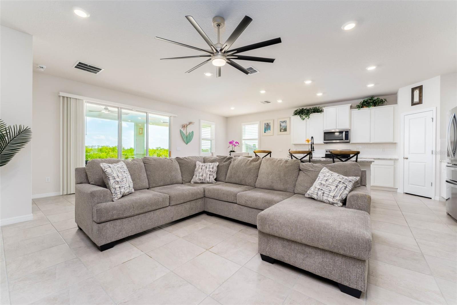 3719 Lively Coral Pl Property Photo 3