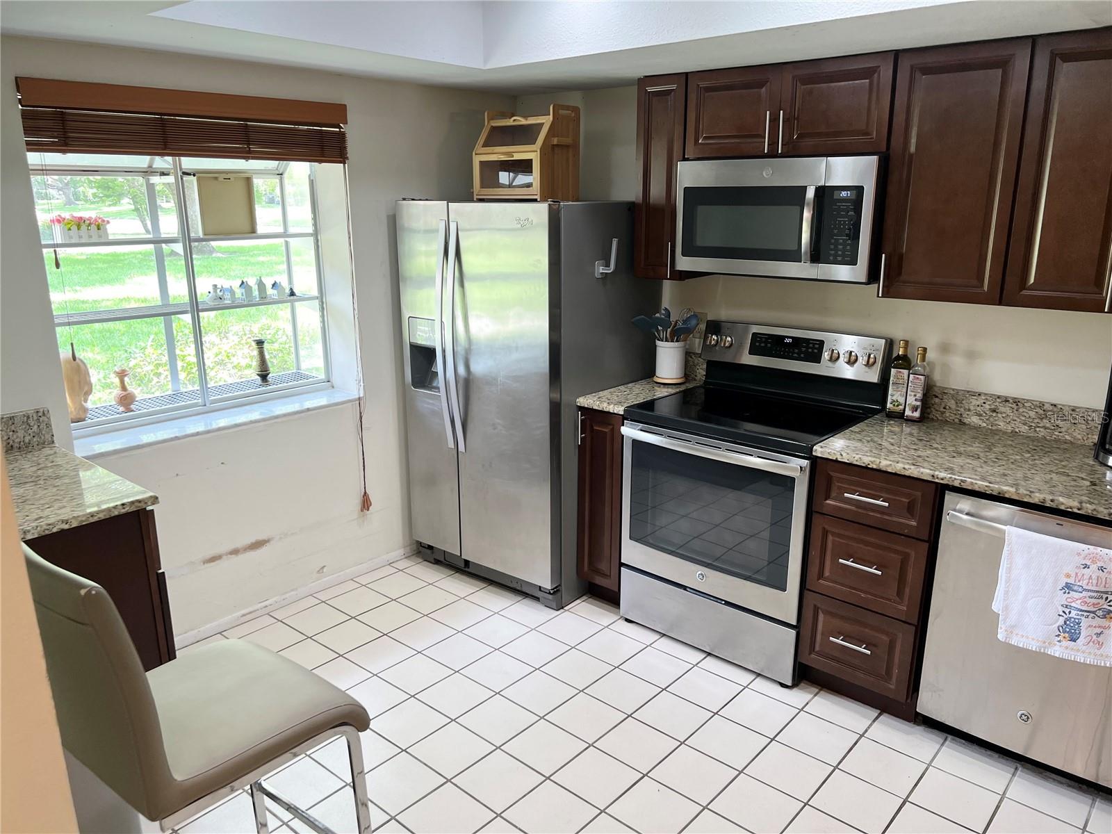 2297 Lark Cir E #c Property Photo 4