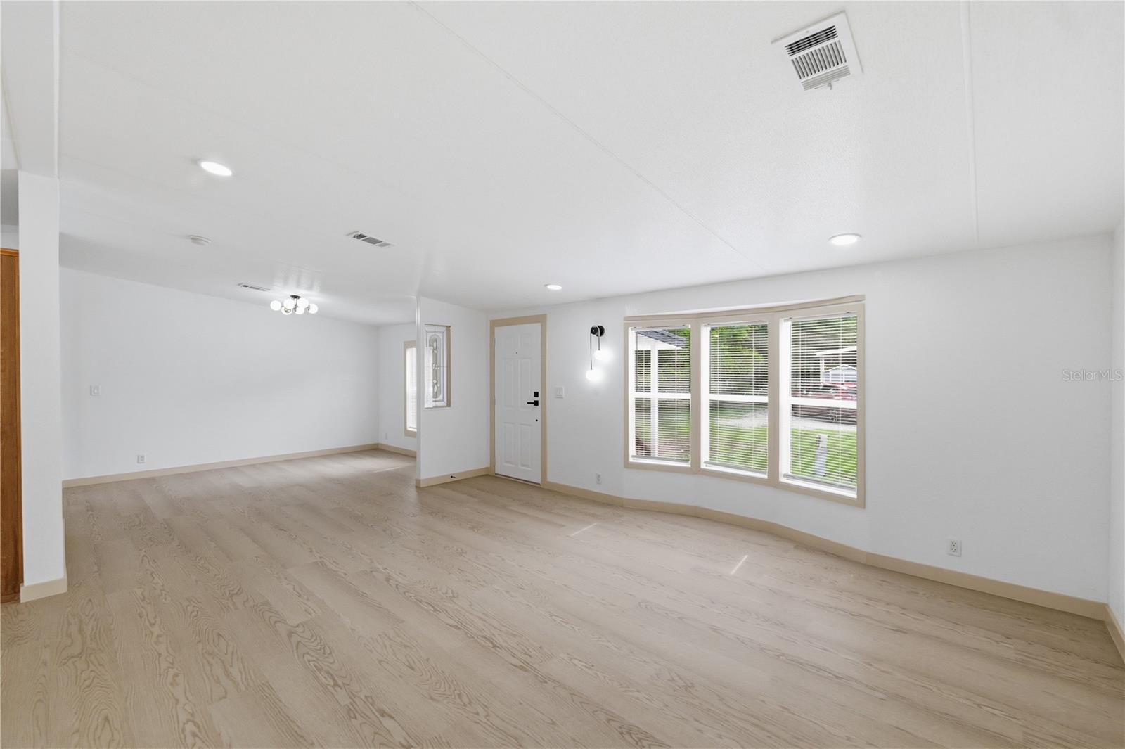 8726 N Meadowview Cir Property Photo 2