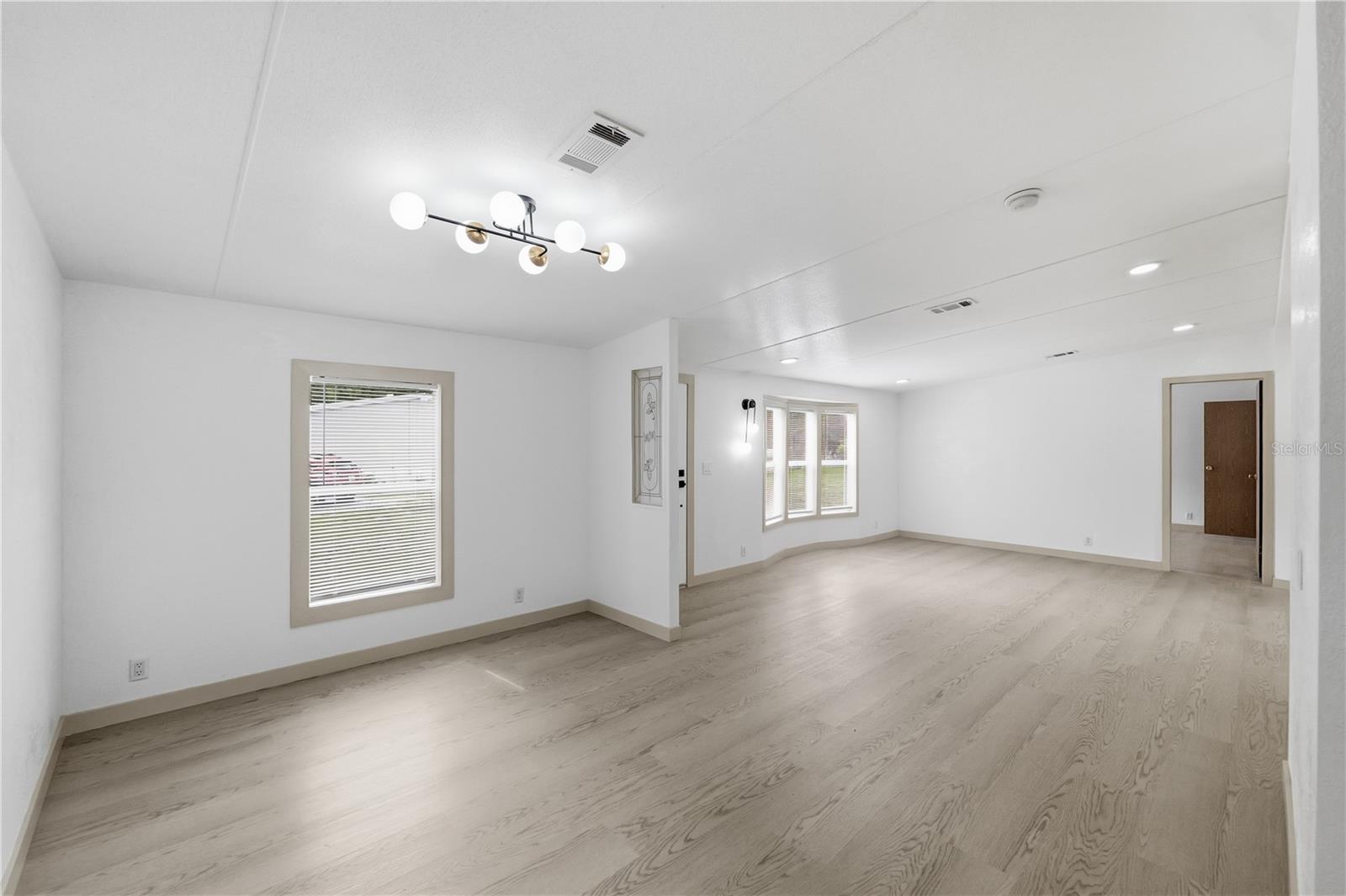 8726 N Meadowview Cir Property Photo 4