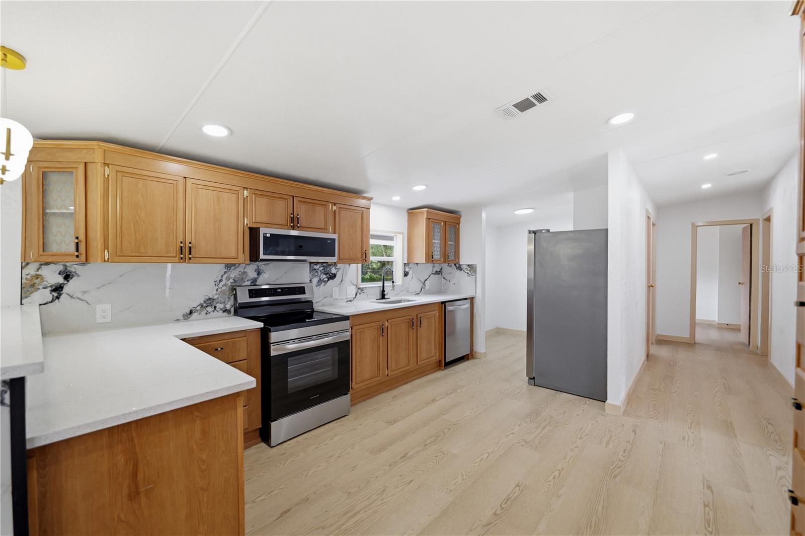 8726 N Meadowview Cir Property Photo 7