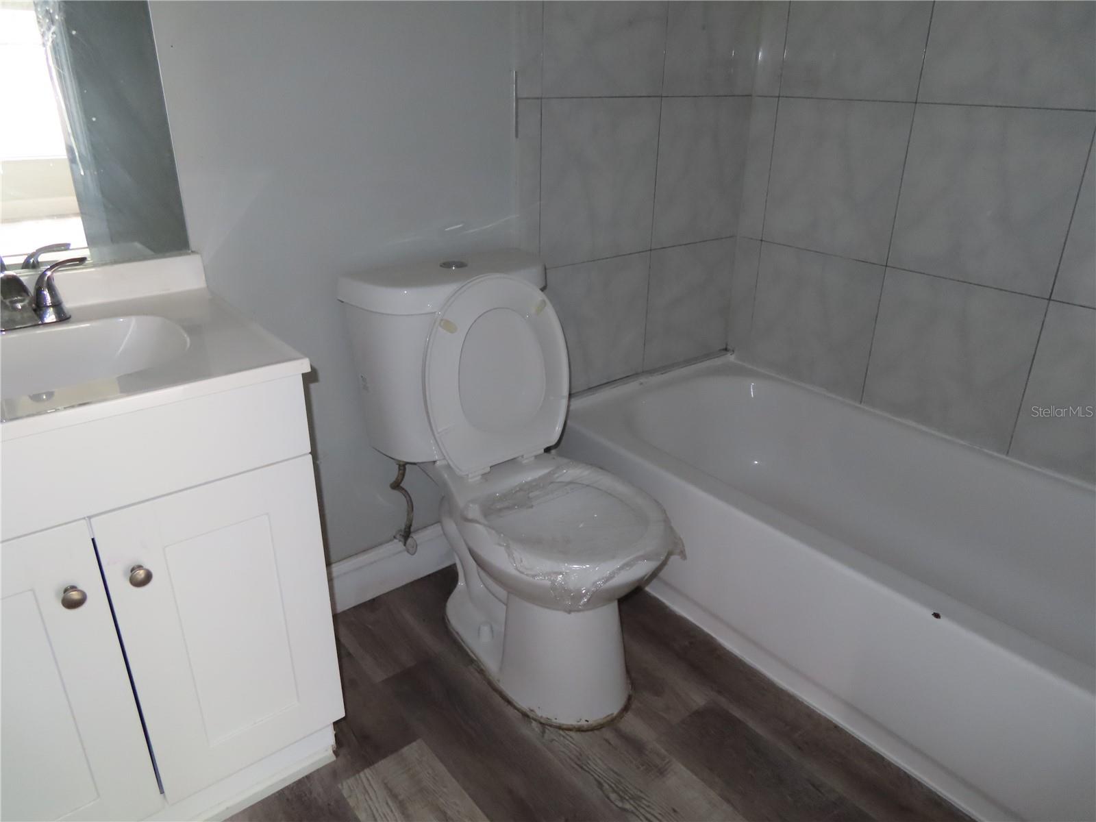1215 Windsor Cir Property Photo 5