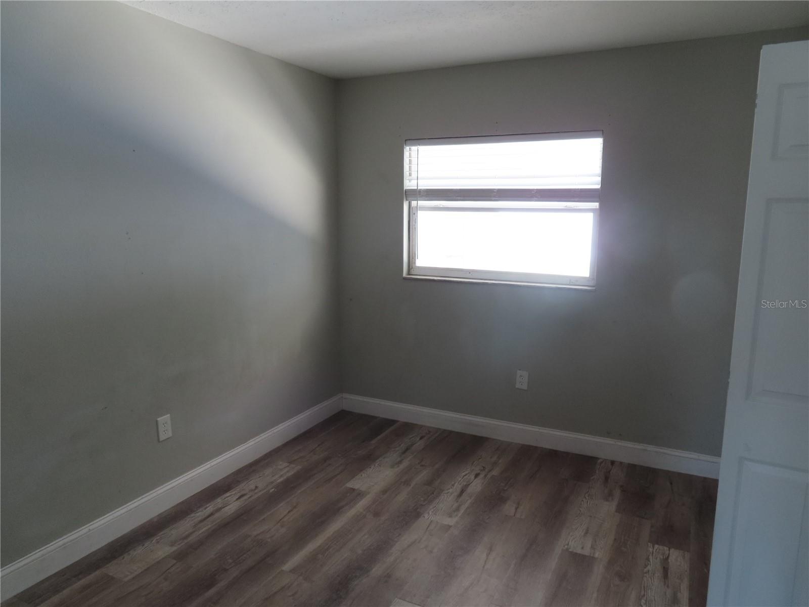 1215 Windsor Cir Property Photo 6