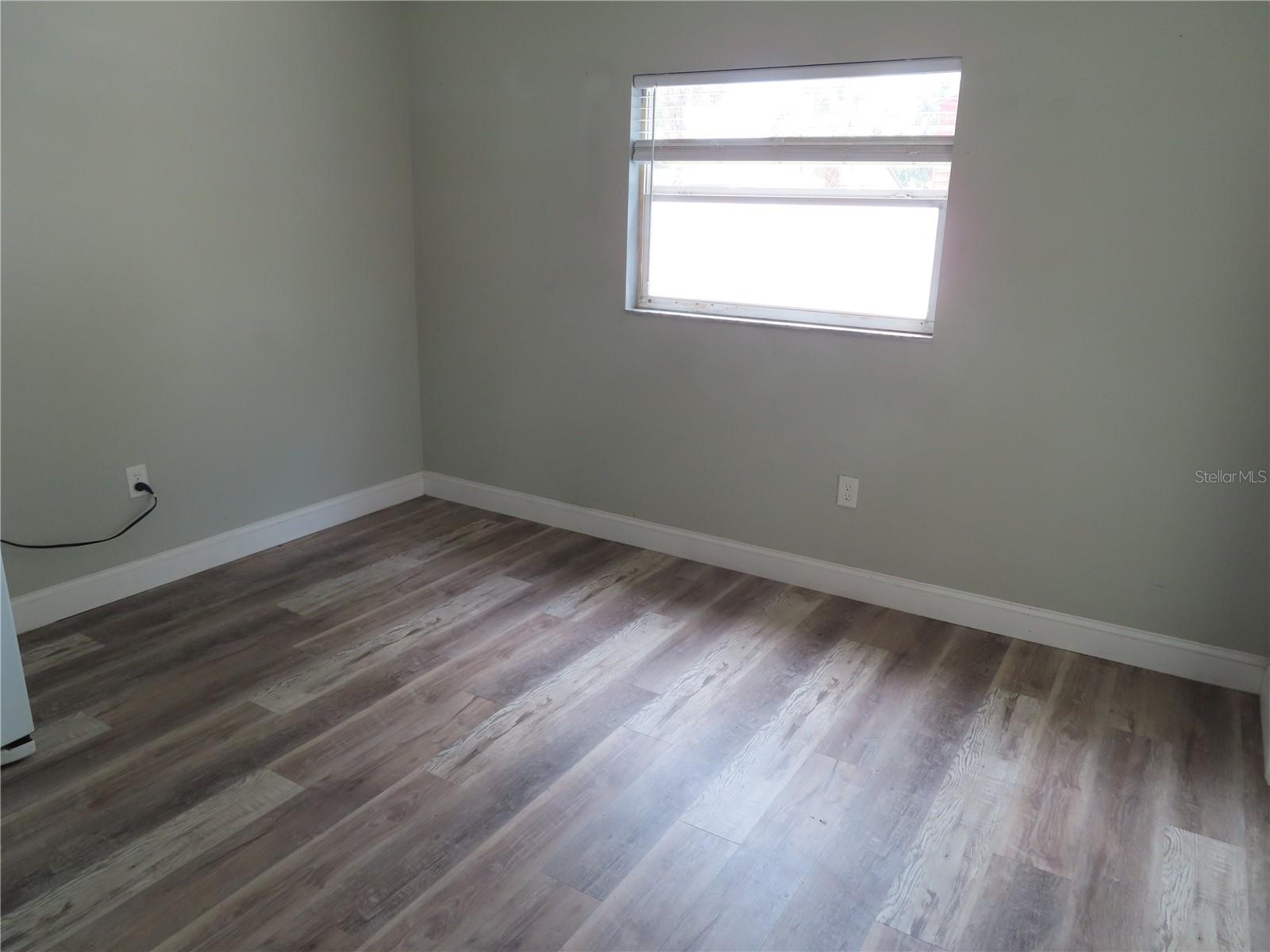 1215 Windsor Cir Property Photo 7