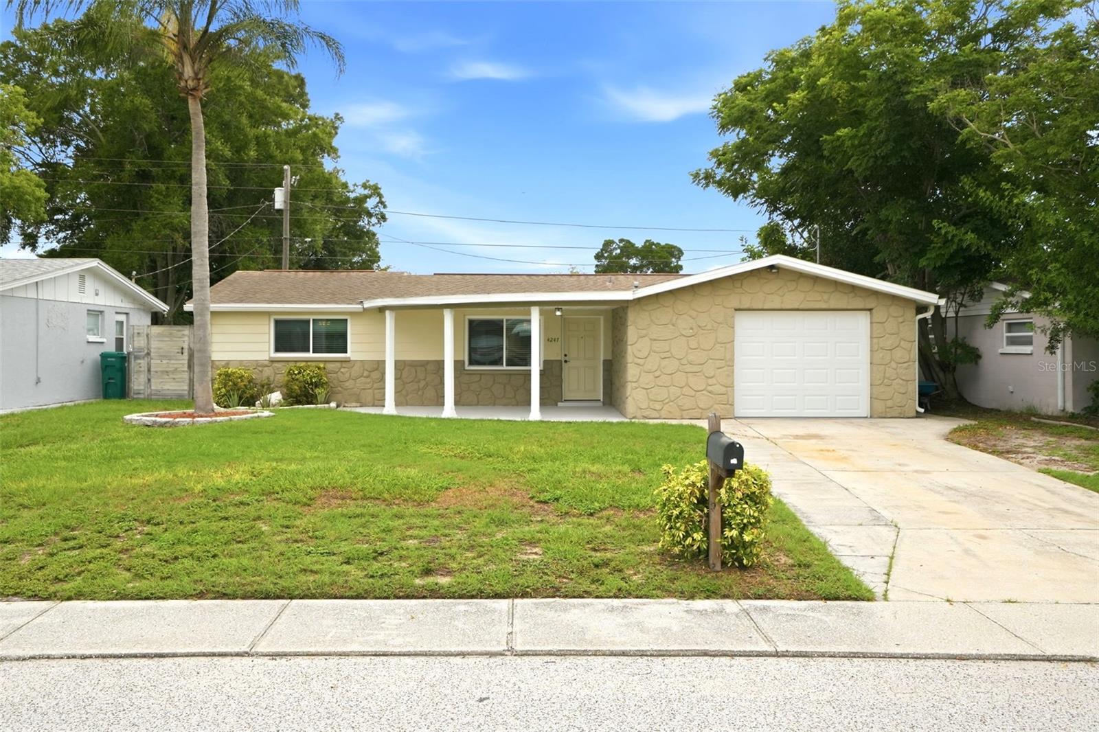 4247 Gulfshore Ct Property Photo 2