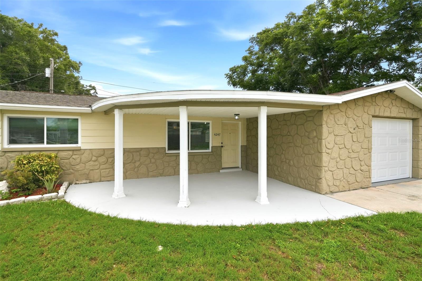 4247 Gulfshore Ct Property Photo 3