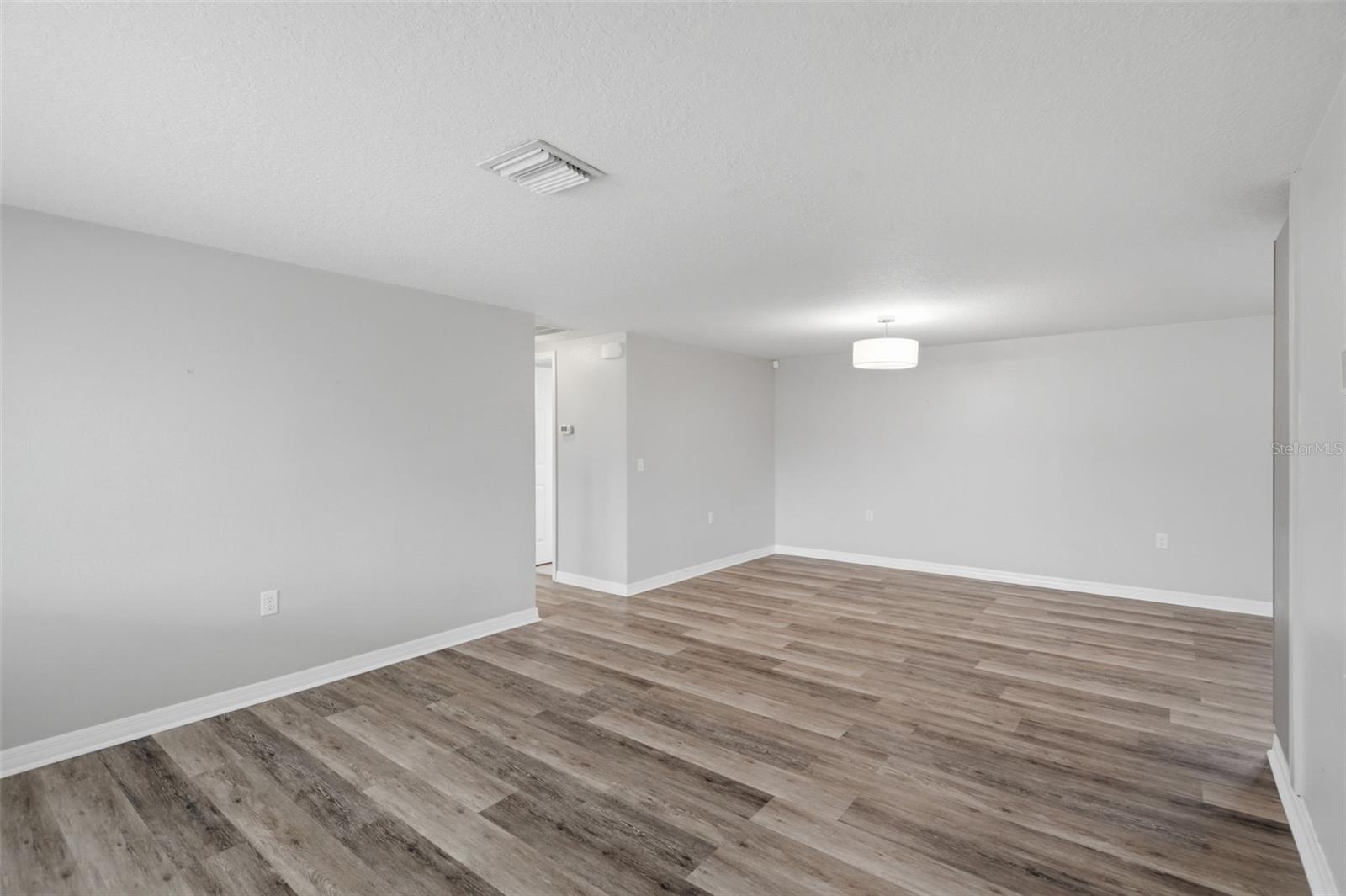 4247 Gulfshore Ct Property Photo 6