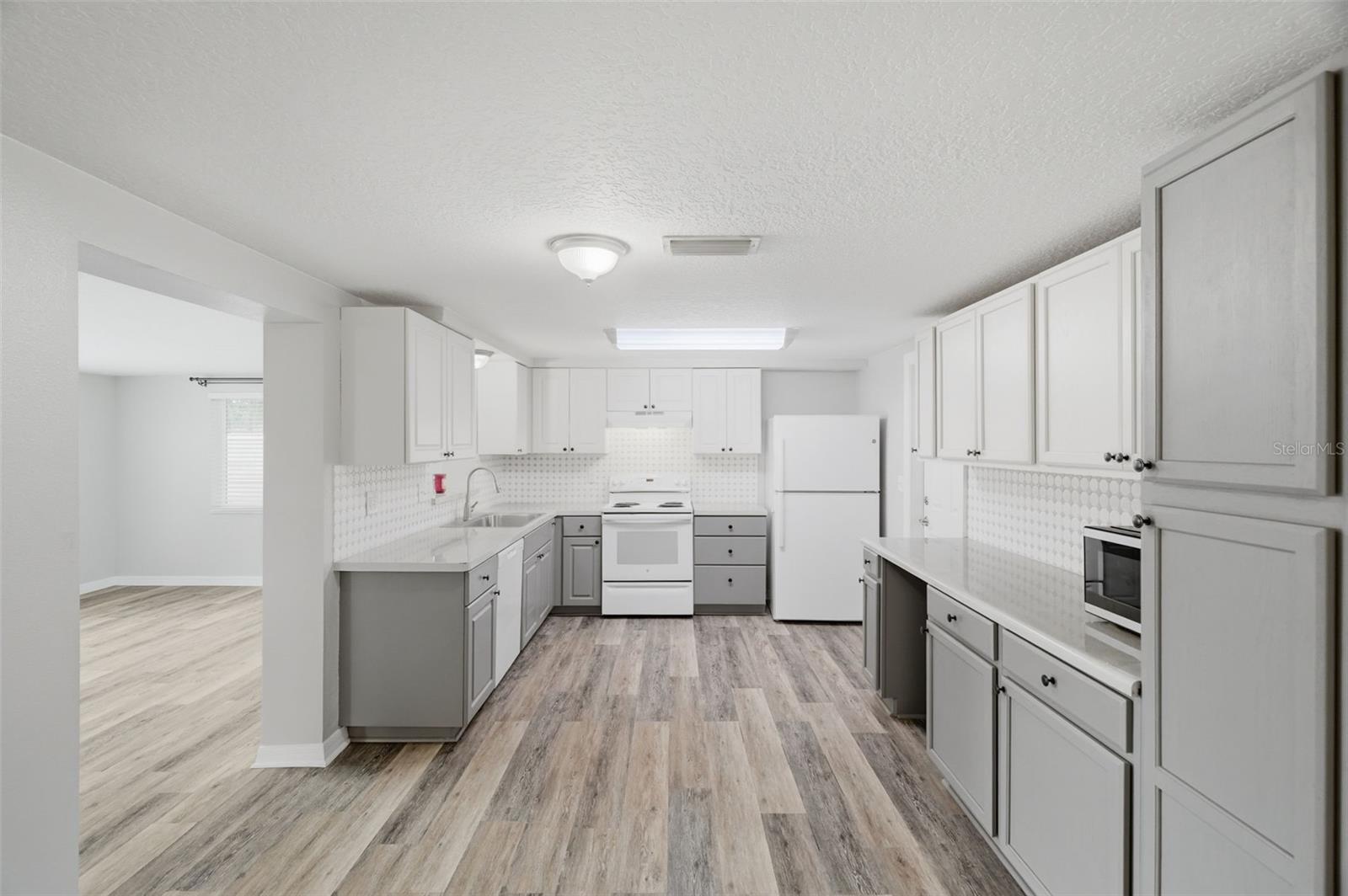 4247 Gulfshore Ct Property Photo 11