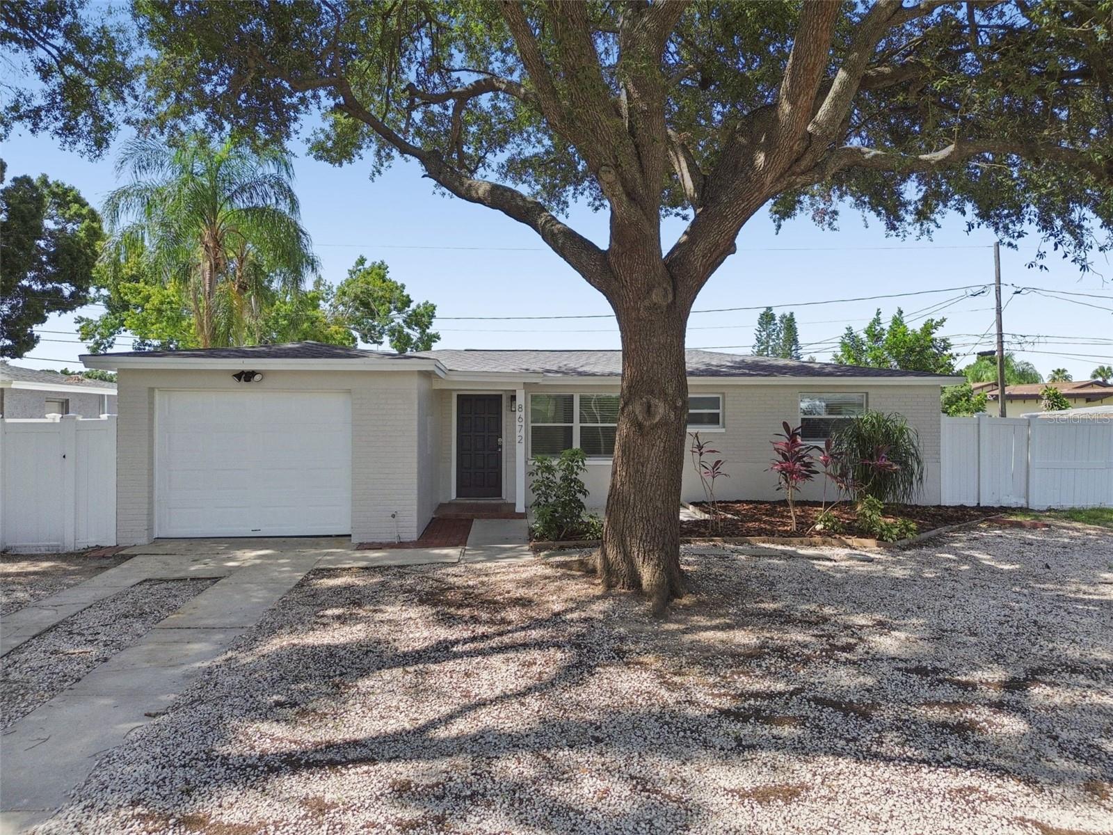 8672 78th Pl Property Photo 1