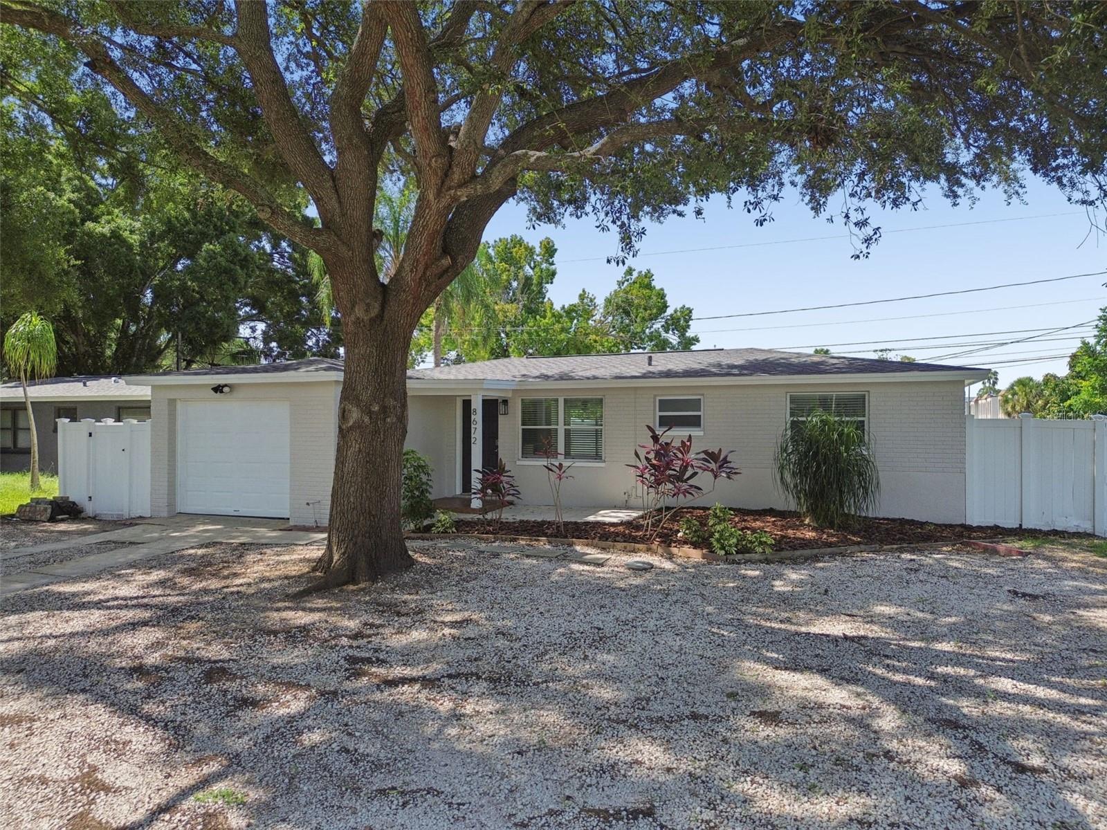 8672 78th Pl Property Photo 2