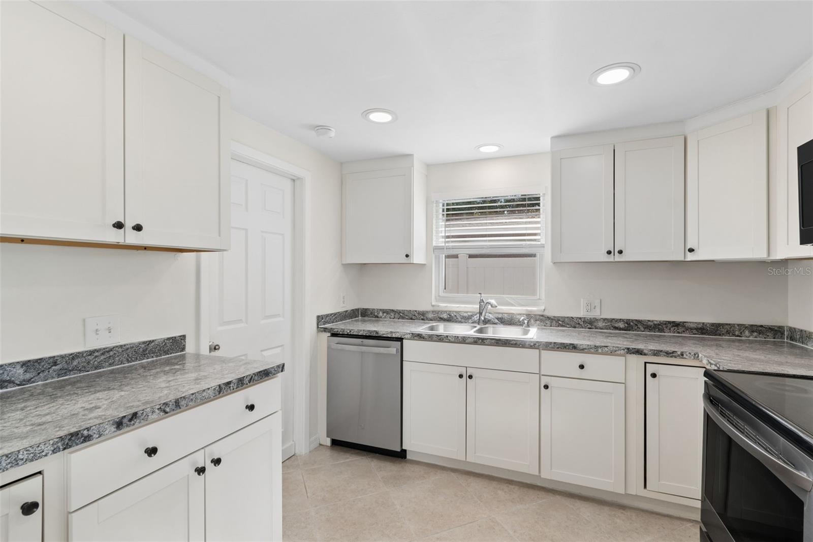 8672 78th Pl Property Photo 15