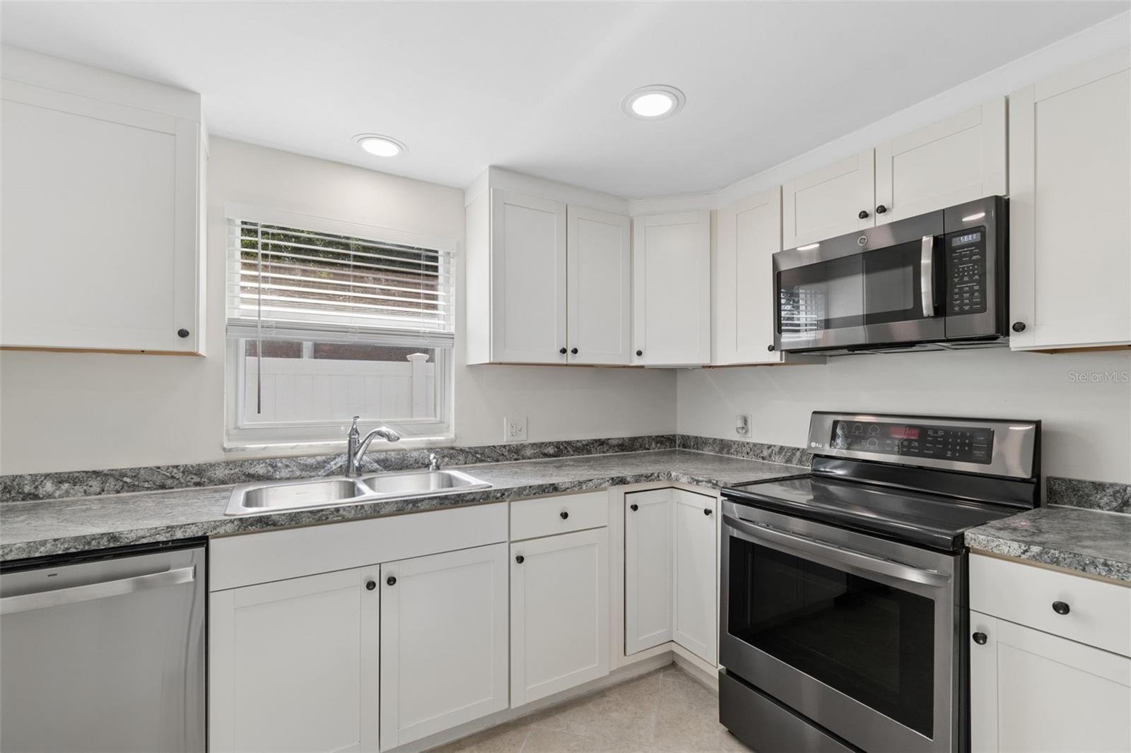 8672 78th Pl Property Photo 16