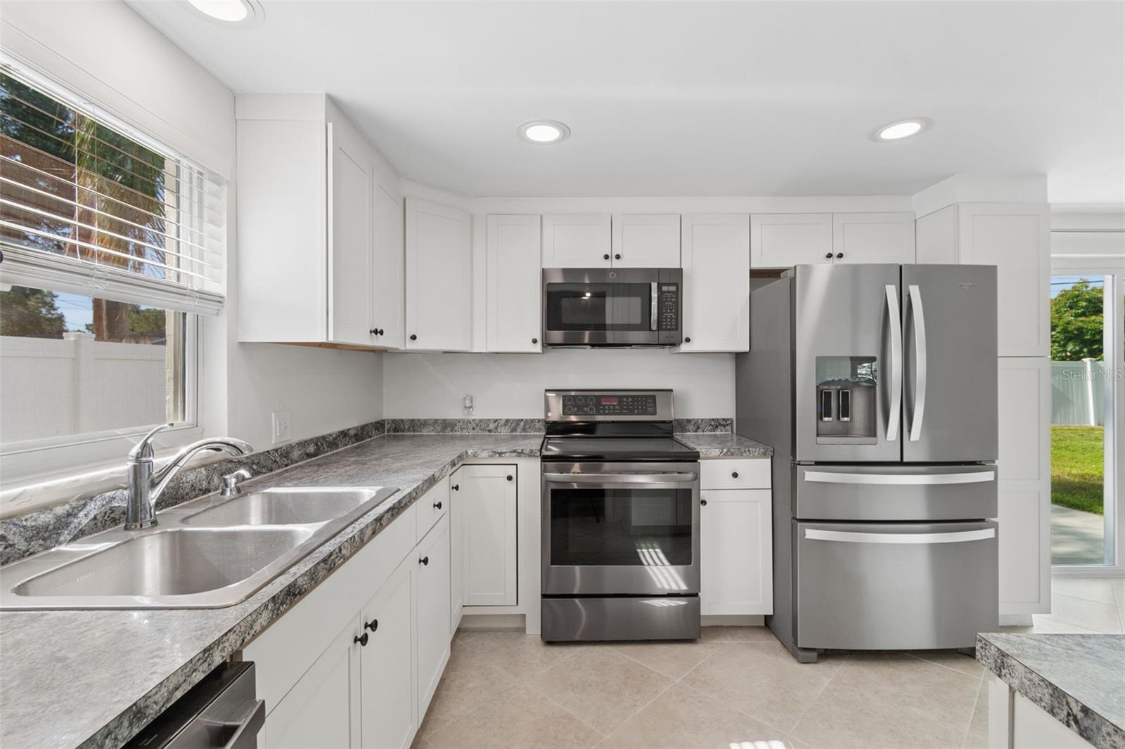 8672 78th Pl Property Photo 17