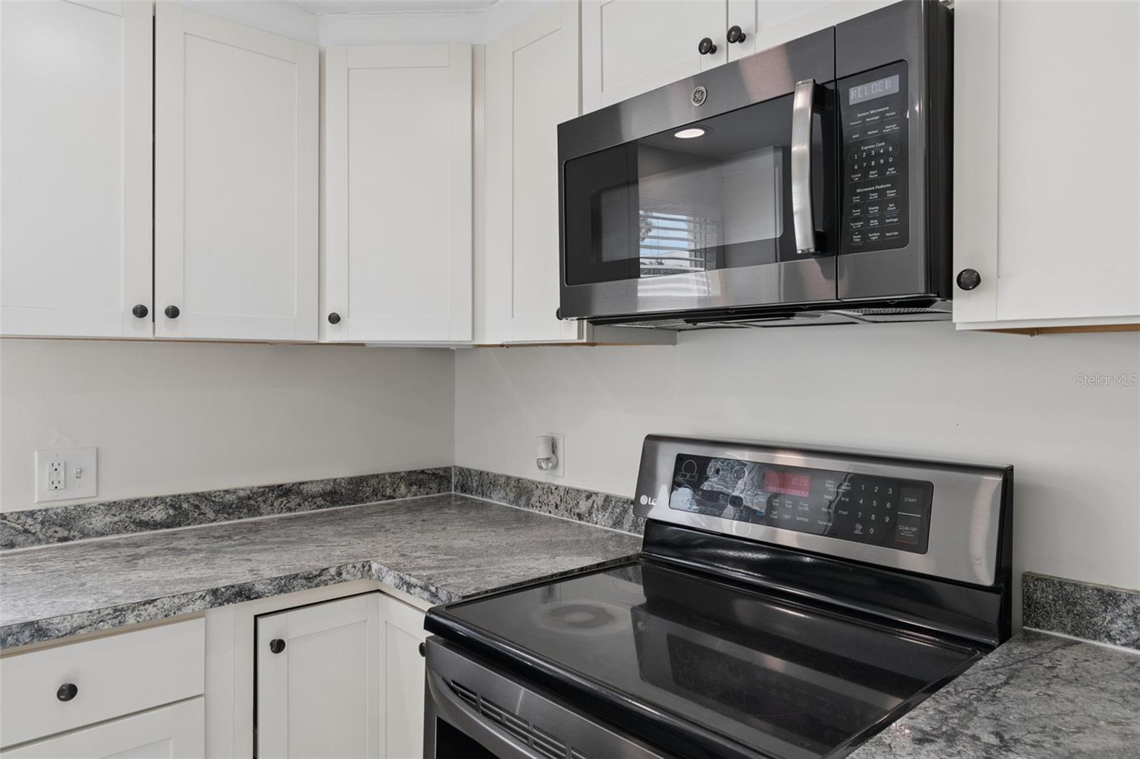 8672 78th Pl Property Photo 18