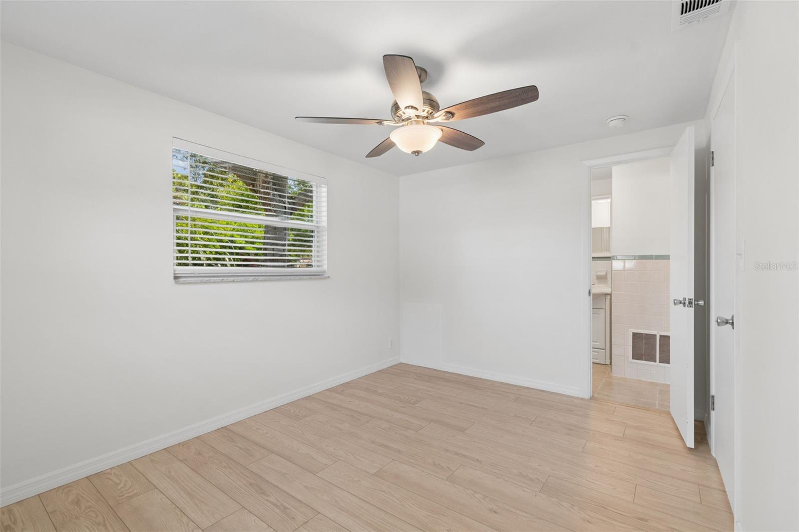 8672 78th Pl Property Photo 28