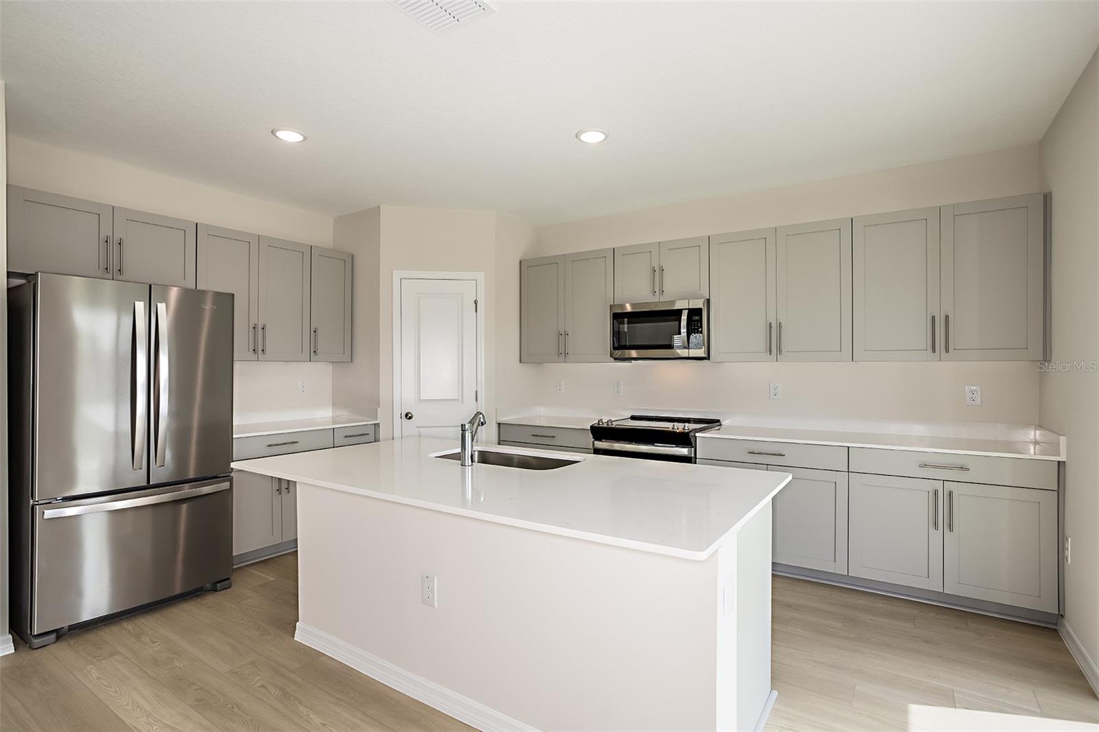 15213 Maude Landing Loop Property Photo 2