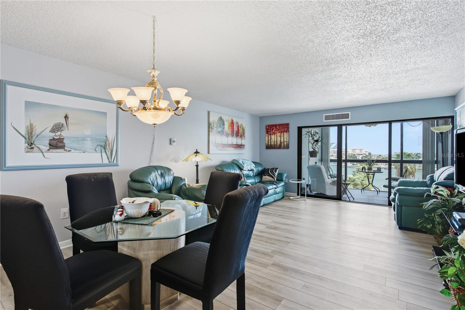800 S Gulfview Blvd #403 Property Photo 7