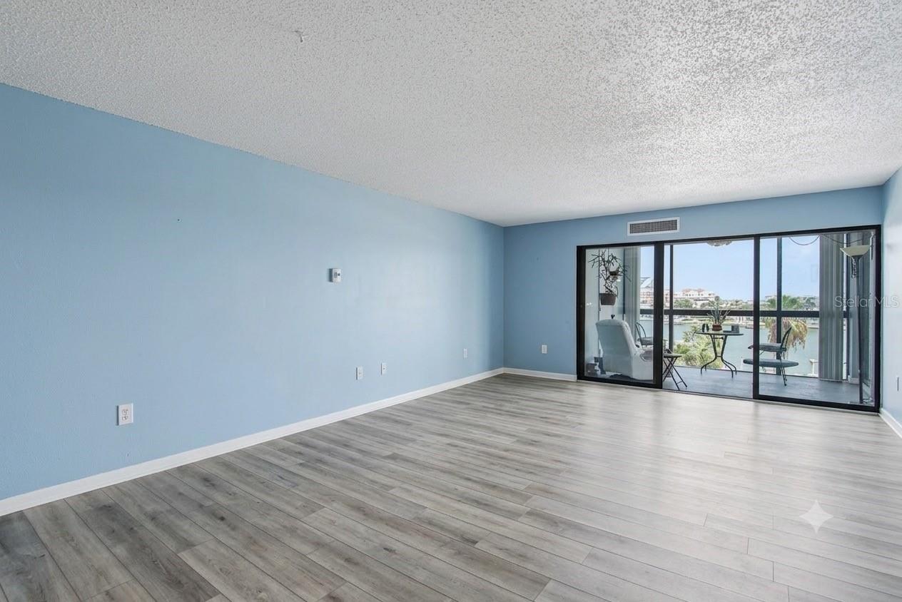 800 S Gulfview Blvd #403 Property Photo 8