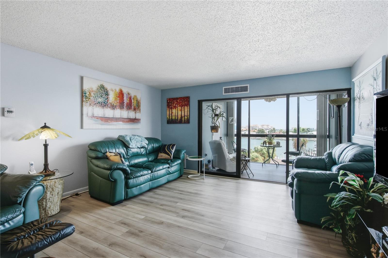 800 S Gulfview Blvd #403 Property Photo 9