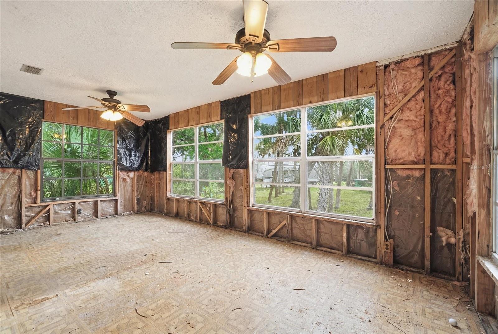 14496 & 14498 W Captain Ct Property Photo 5
