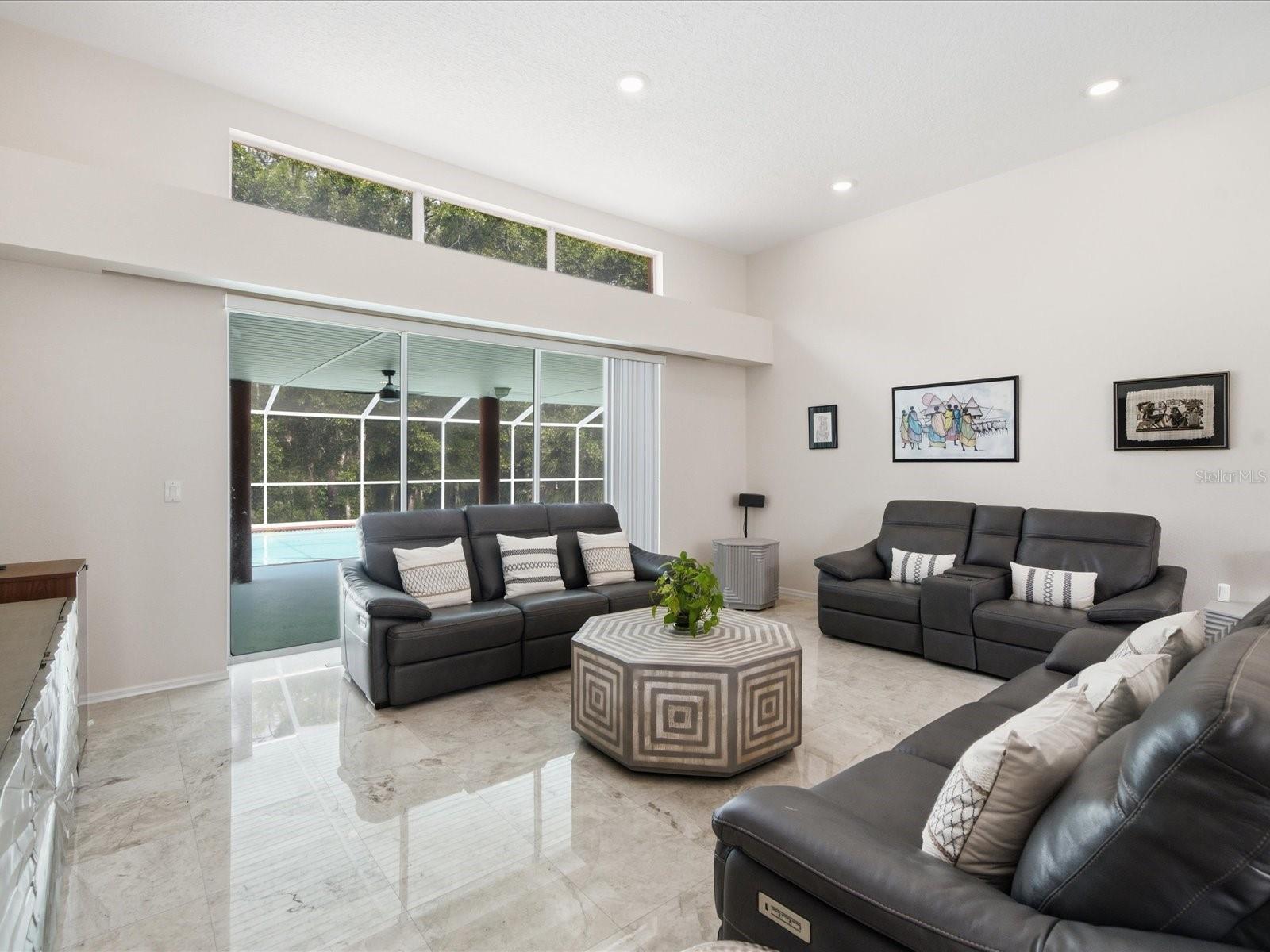 18621 Avenue Capri Property Photo 15