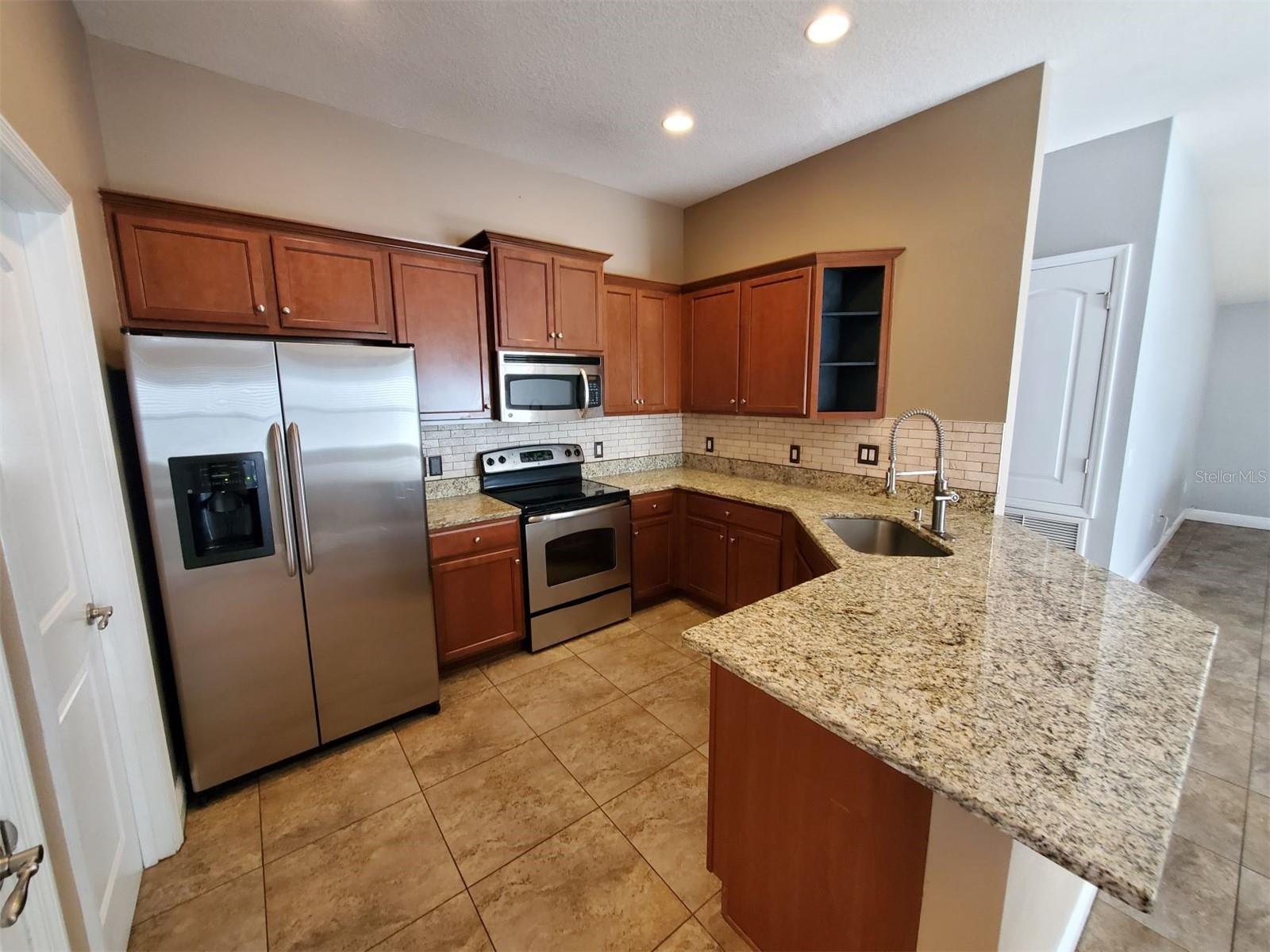 10737 Standing Stone Dr Property Photo 6