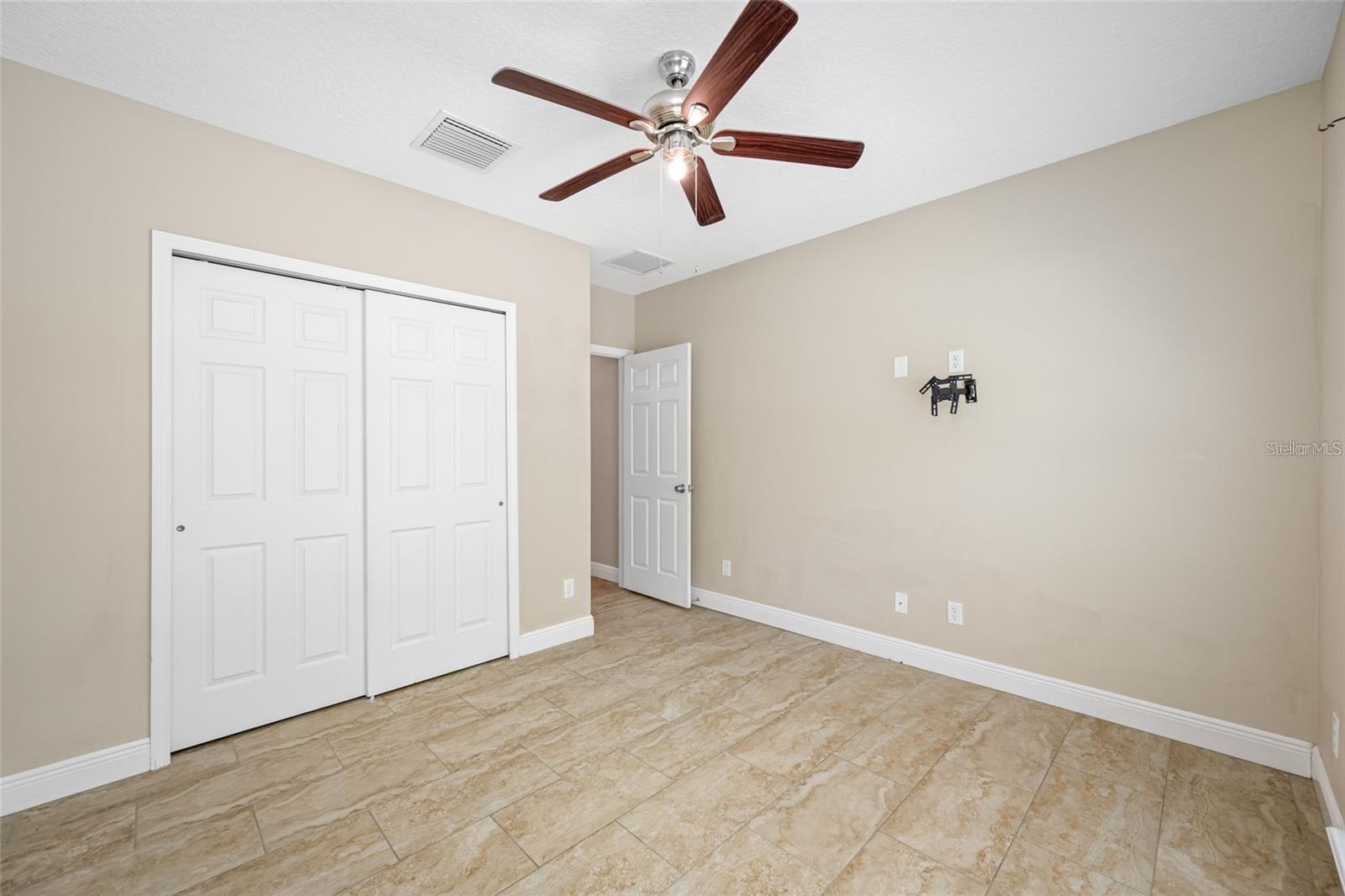 230 Clayton St Property Photo 7