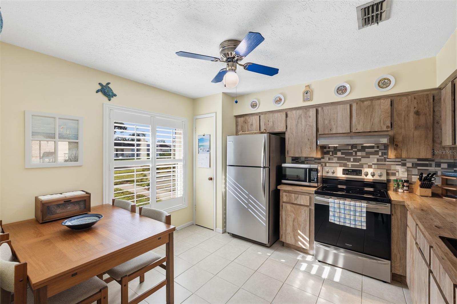 15906 Crying Wind Dr Property Photo 10