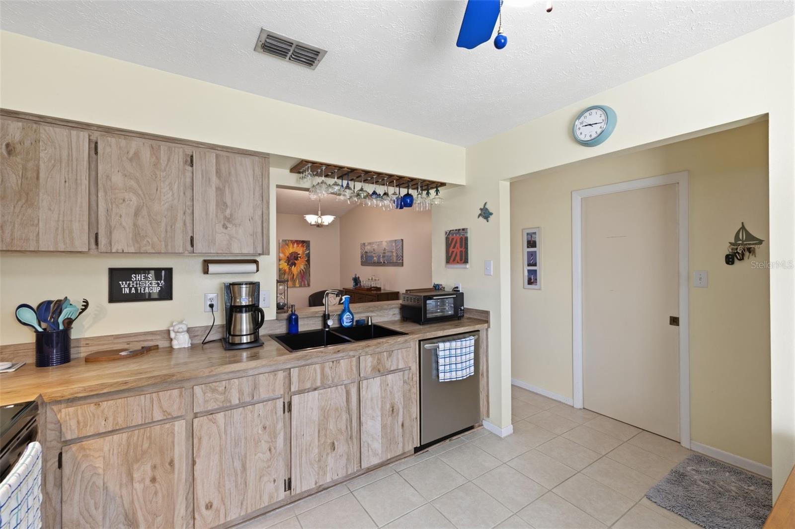 15906 Crying Wind Dr Property Photo 12