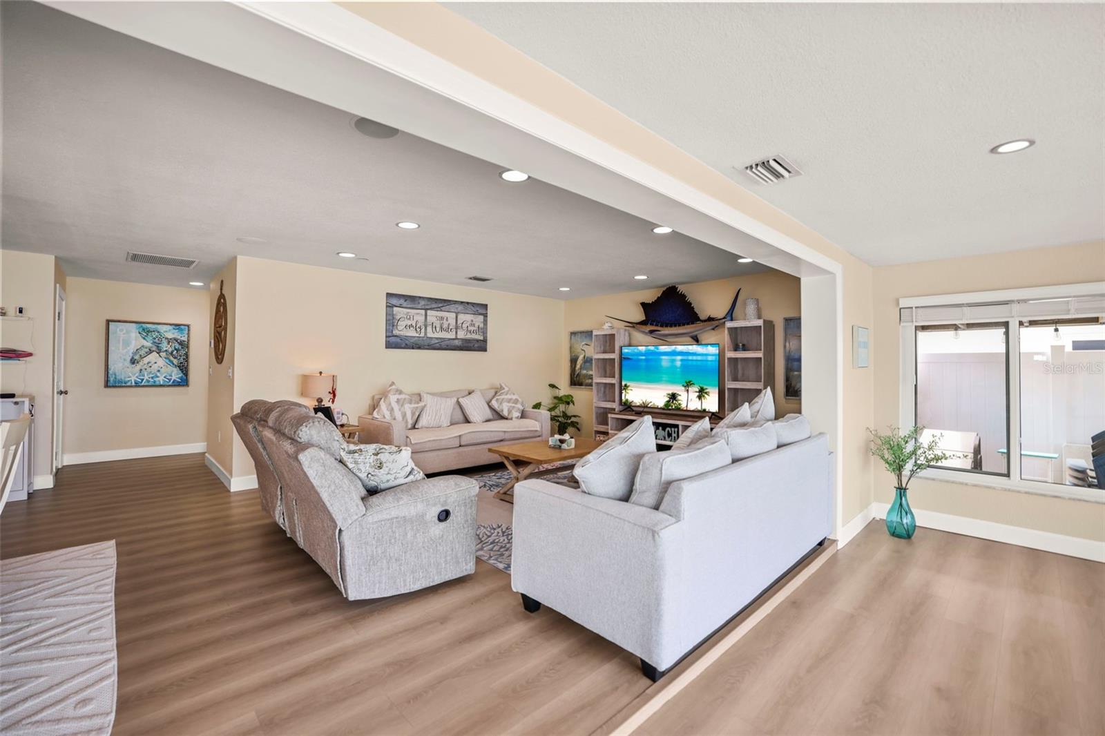 6360 2nd Palm Pt Property Photo 9