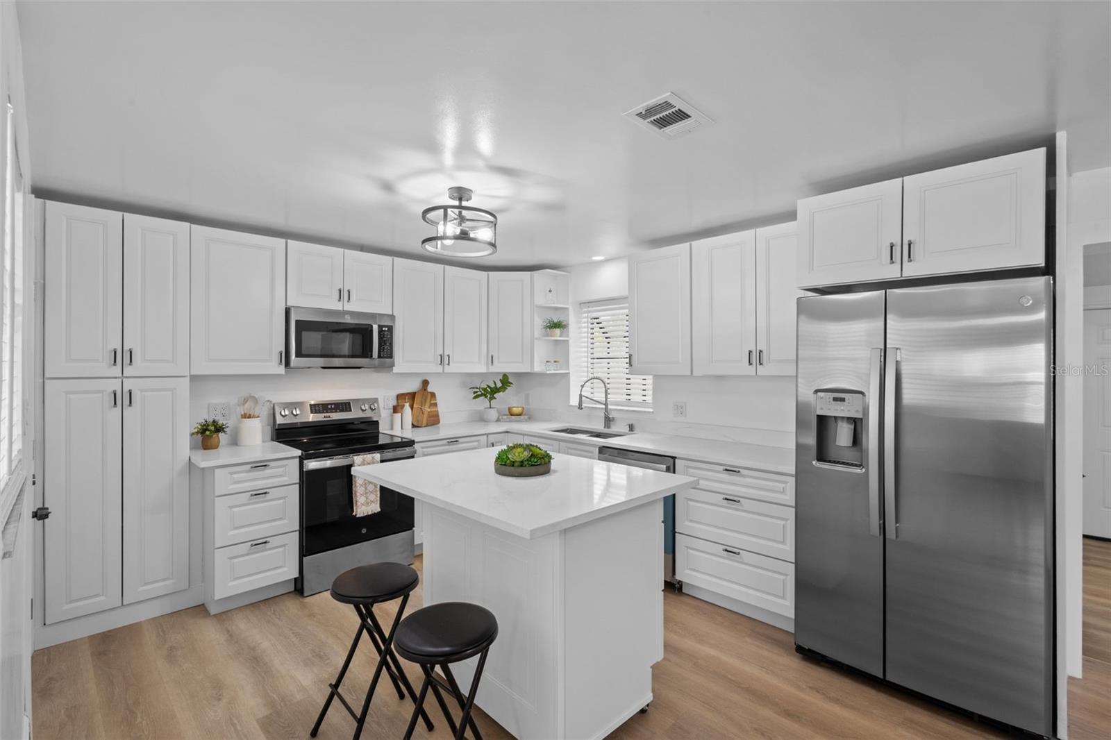 1781 Apache Trl Property Photo 2