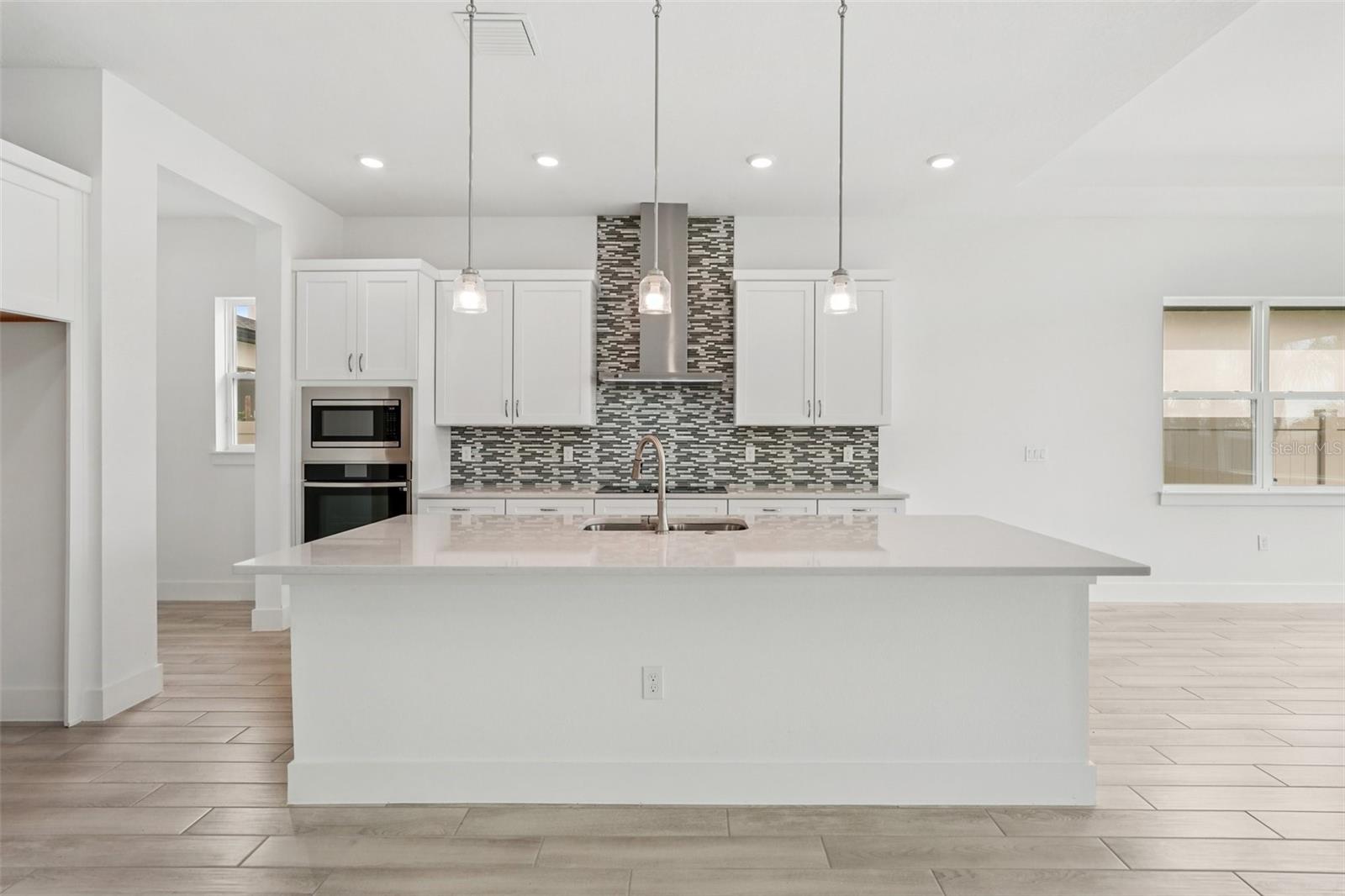 8234 Golden Beach Ct Property Photo 3