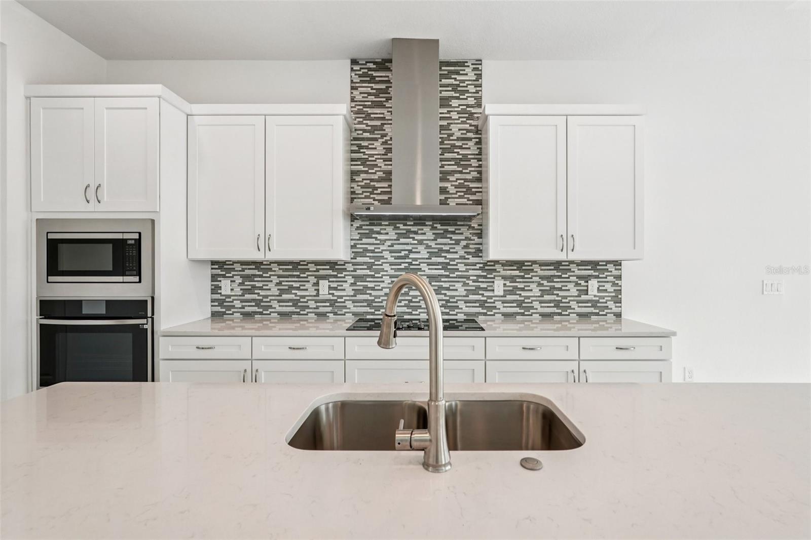 8234 Golden Beach Ct Property Photo 4