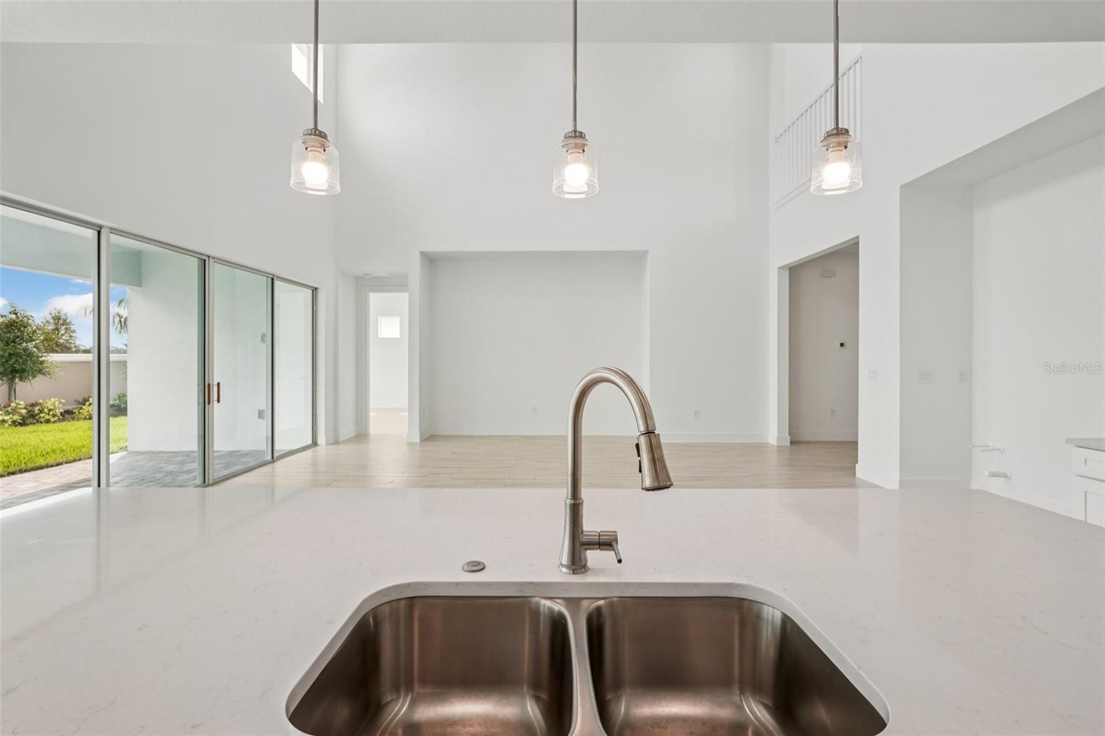 8234 Golden Beach Ct Property Photo 6