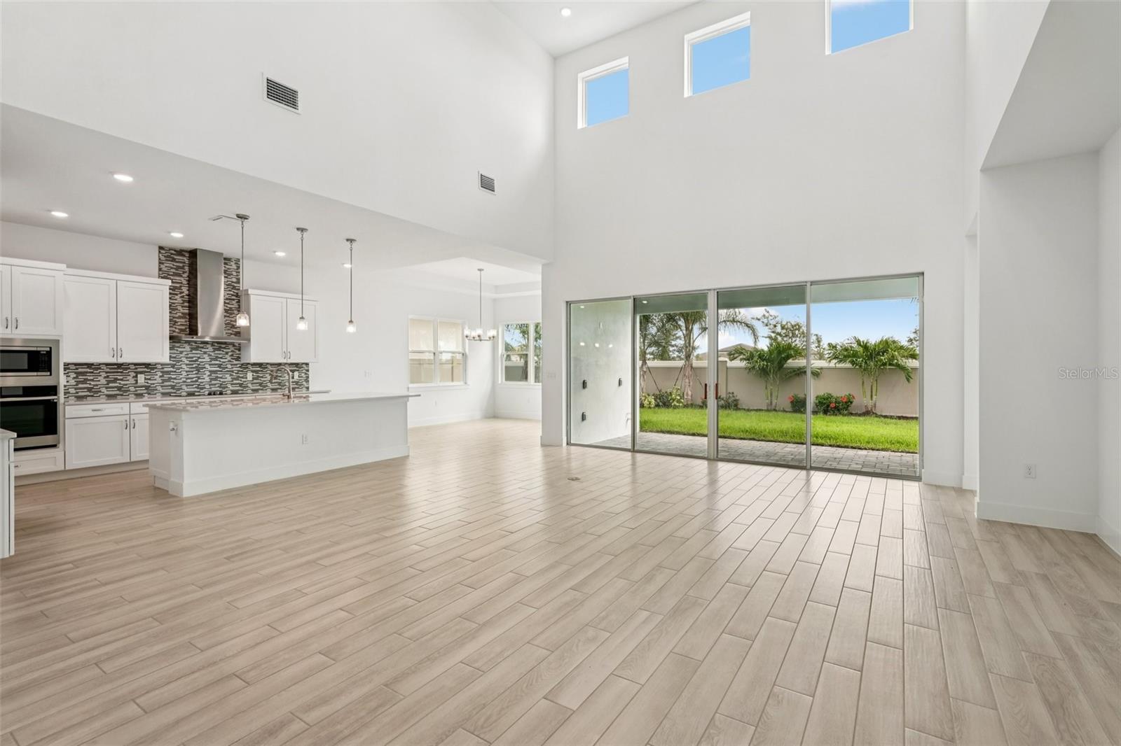 8234 Golden Beach Ct Property Photo 7